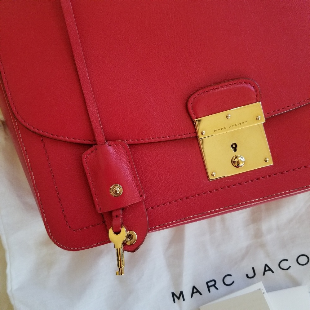 Marc Jacobs Italian Leather with Key/Lock - Picture 2 of 8